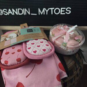 Go Eco I set 2 towels, 2 scrubbers and heart soaps-valentine themed